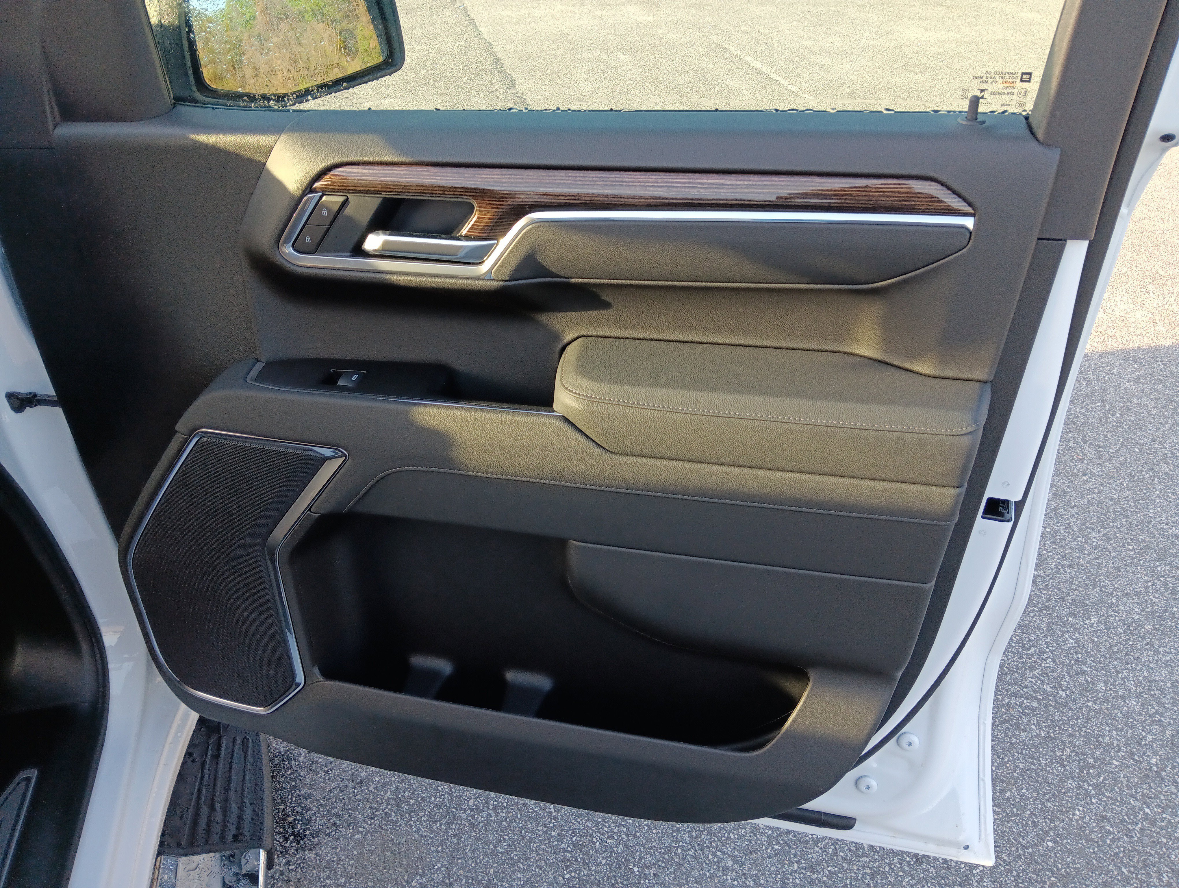 New 2026 GMC Sierra 1500 SLE image 18