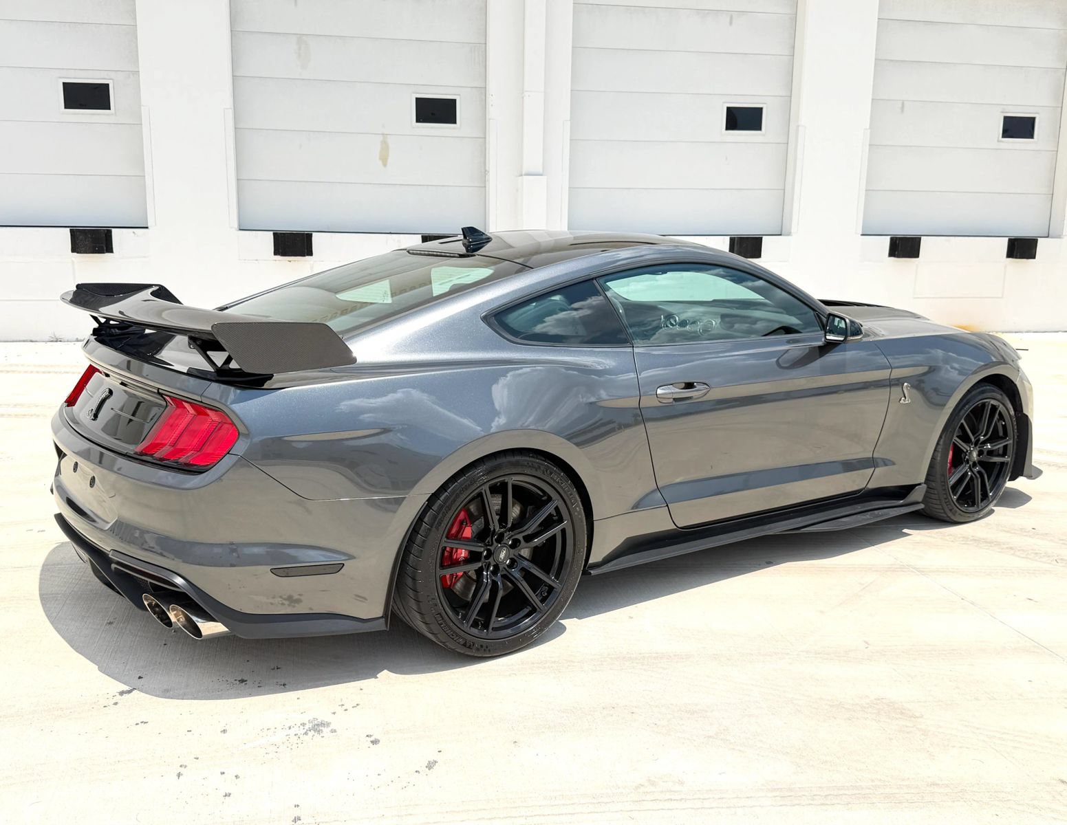 Used 2021 Ford Mustang Shelby GT500 w/ Carbon Fiber Track Pack RWD image 3