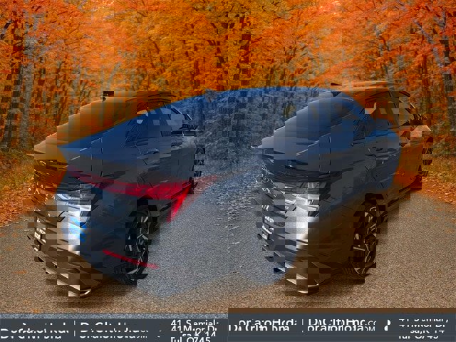 Used 2025 Hyundai Elantra SEL image 4