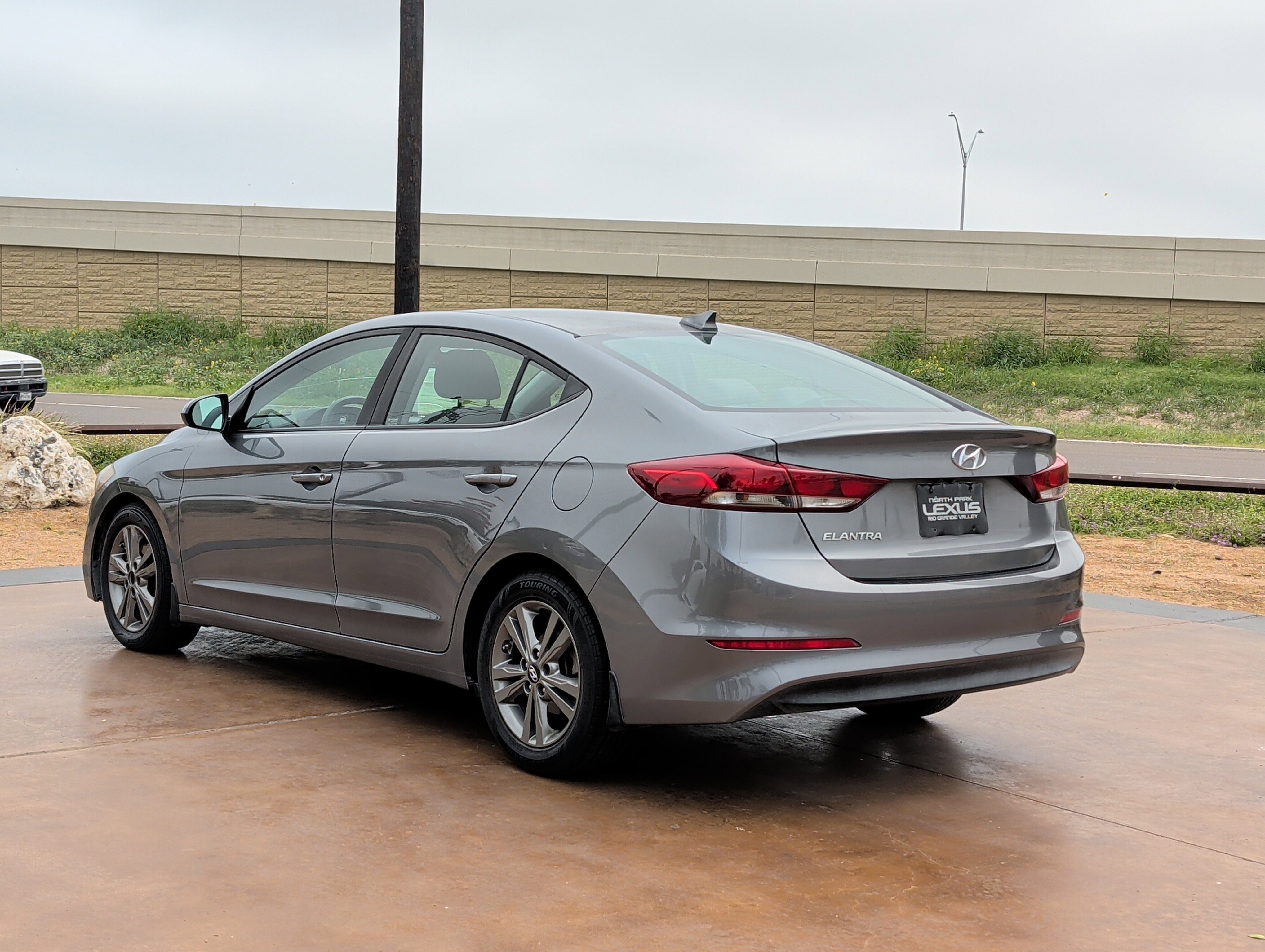 Used 2018 Hyundai Elantra SEL FWD image 4
