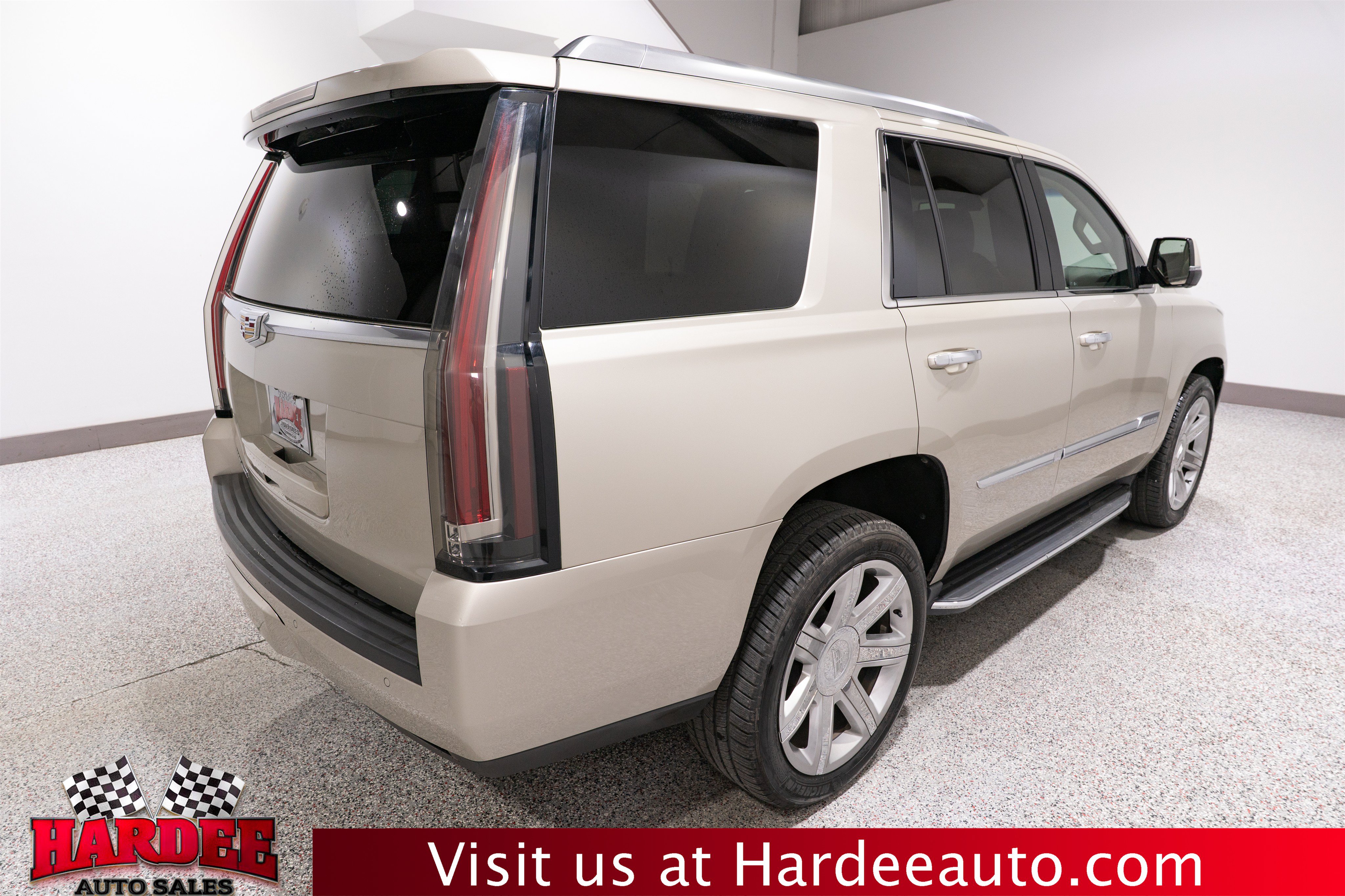 Used 2016 Cadillac Escalade Luxury RWD image 5