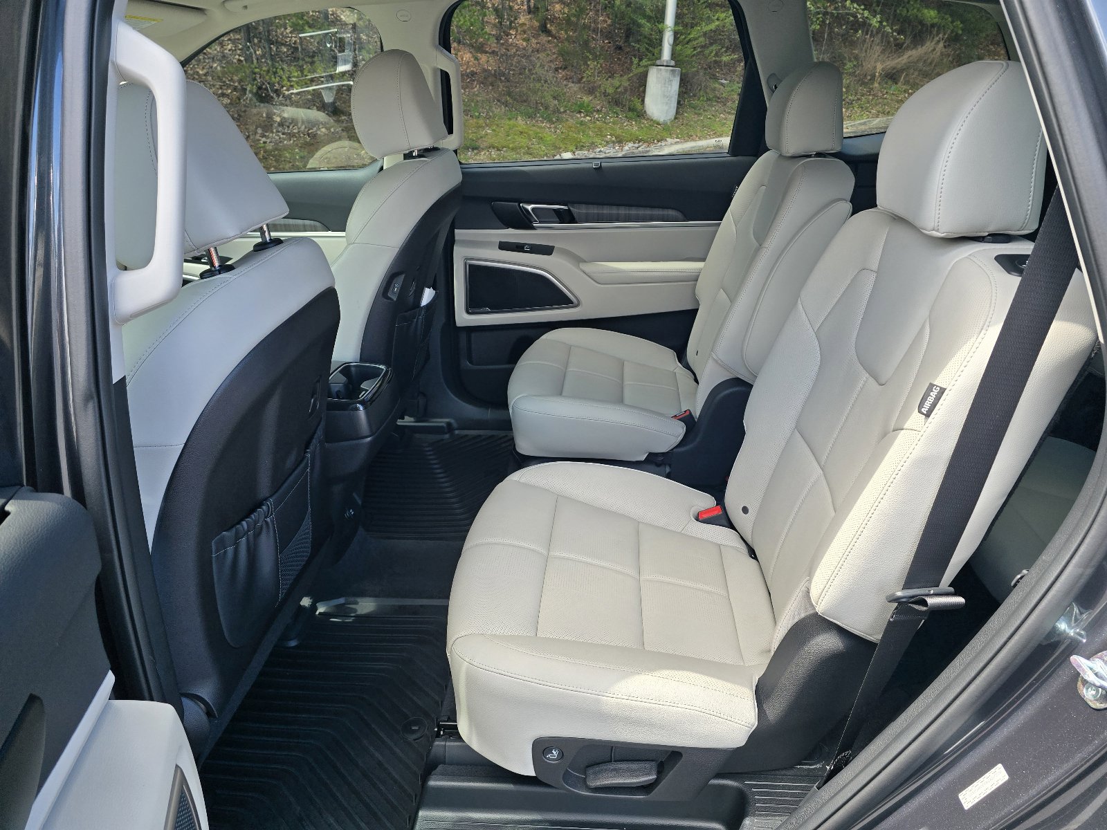 Used 2024 Kia Telluride EX w/ EX Captain's Chair Package image 11