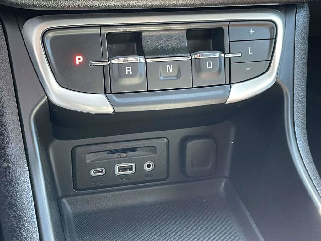 Used 2024 GMC Terrain SLT image 17