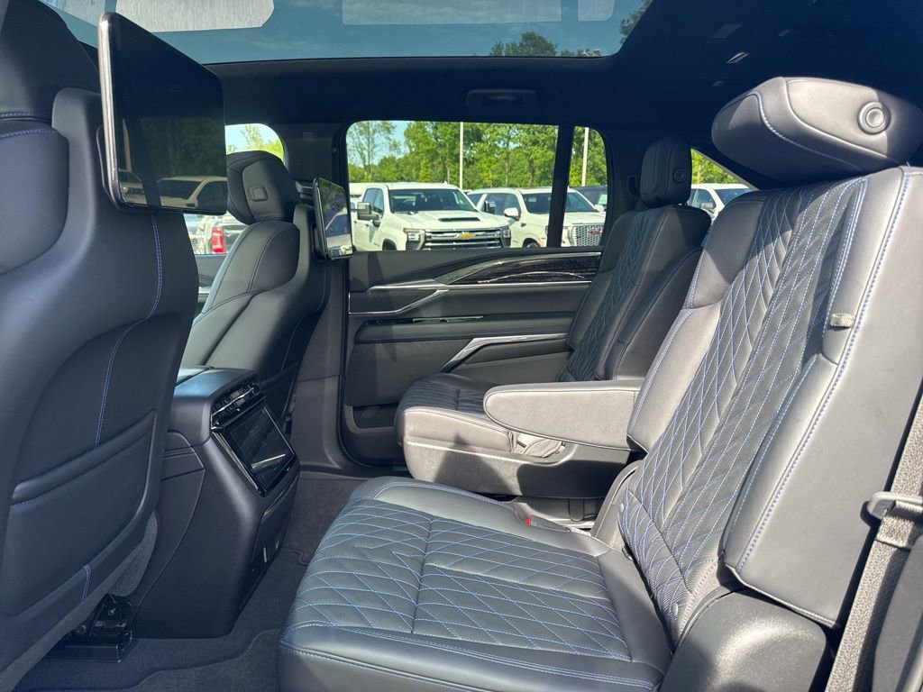 Used 2025 Cadillac Escalade IQ Luxury 1 AWD/4WD image 12