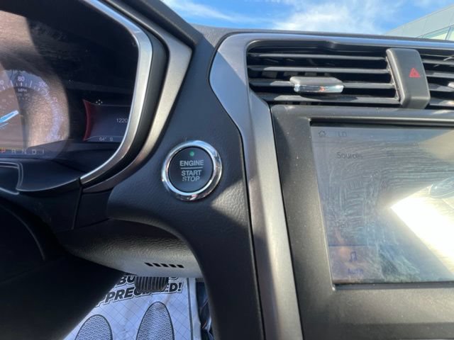 Used 2020 Ford Fusion SE FWD image 28