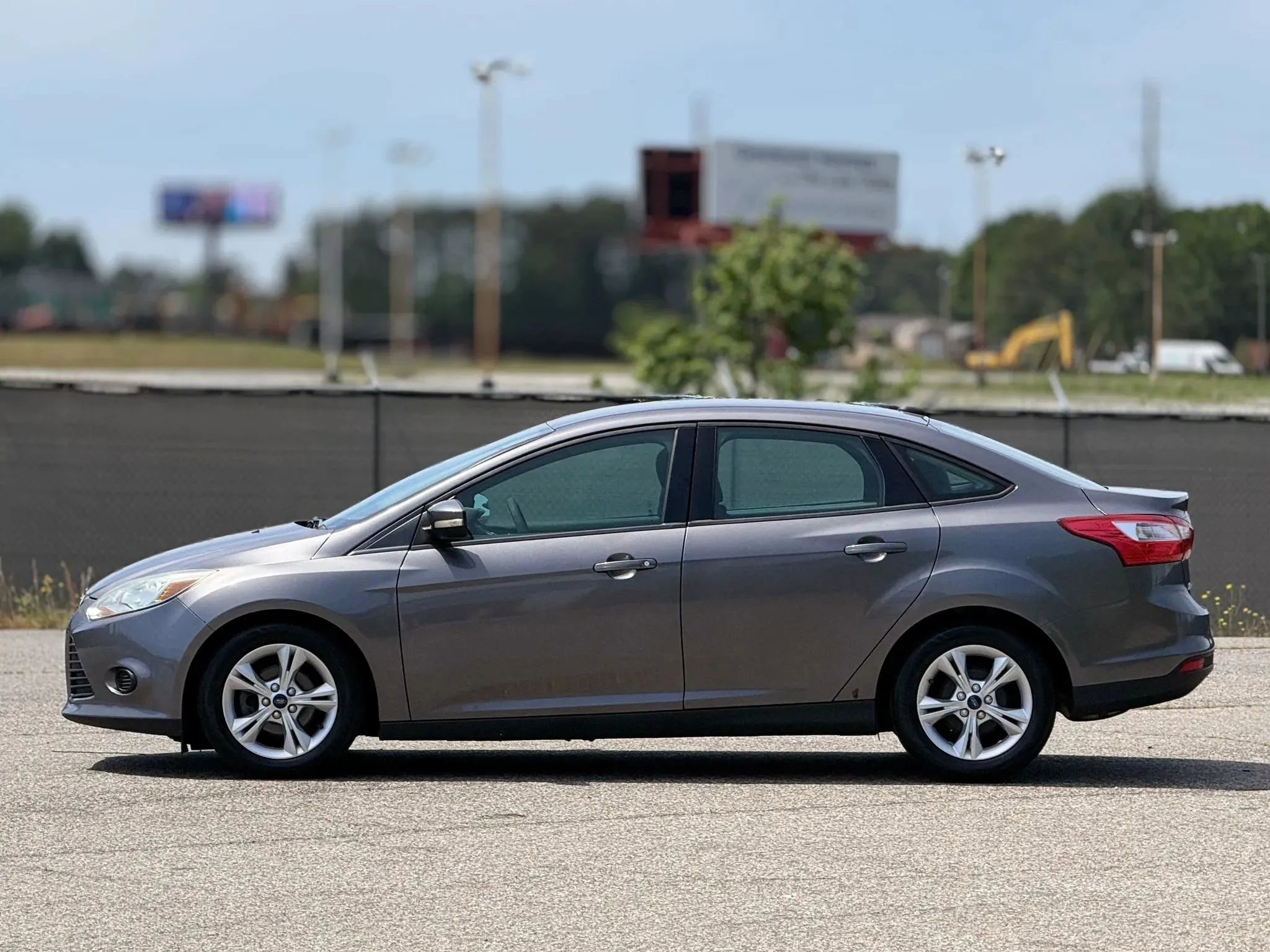 Used 2013 Ford Focus SE FWD image 8