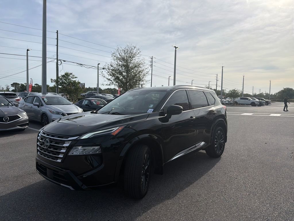 Certified 2024 Nissan Rogue Platinum w/ Platinum Premium Package FWD image 3