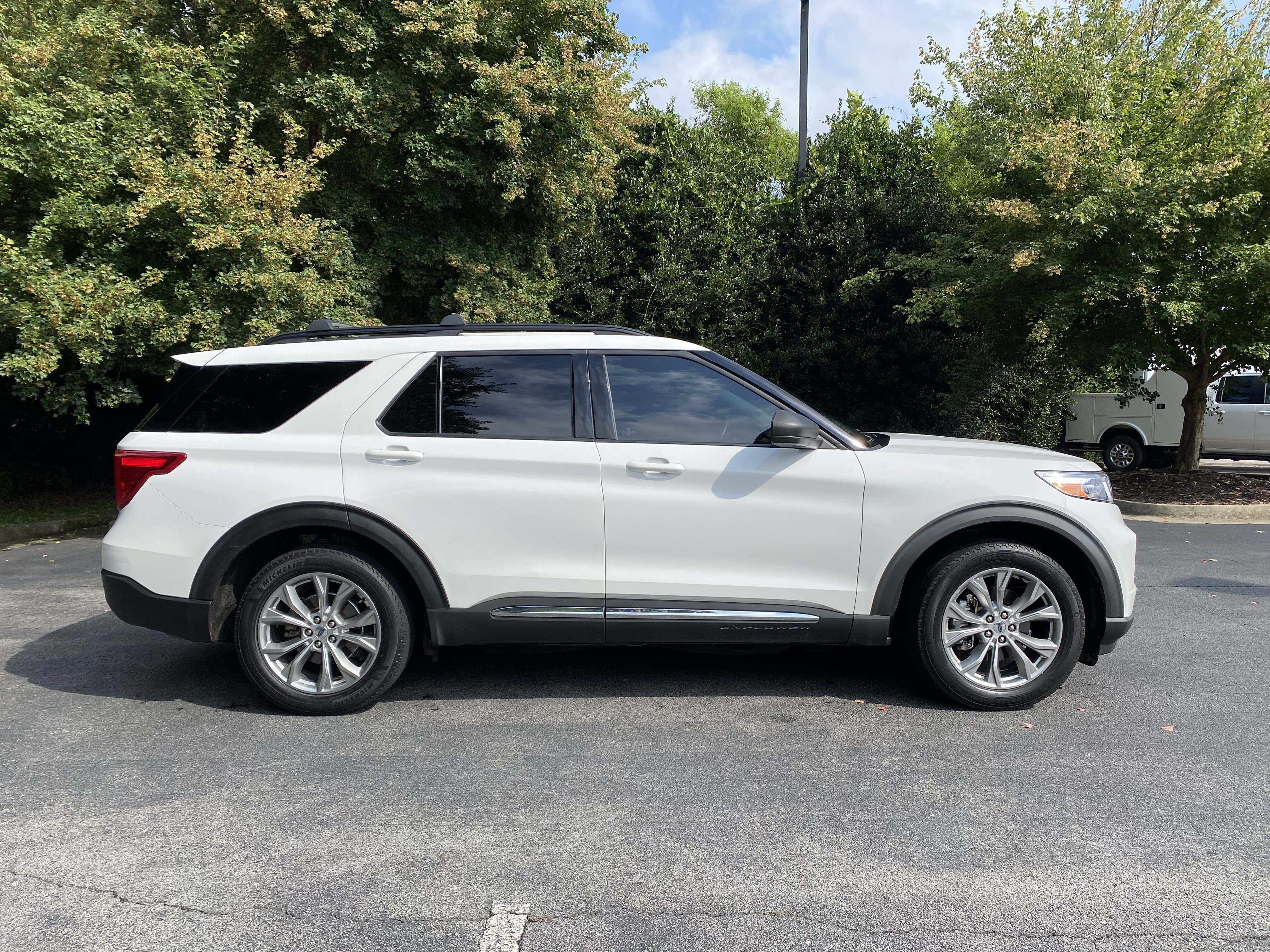 Used 2020 Ford Explorer XLT w/ Equipment Group 202A AWD/4WD image 10