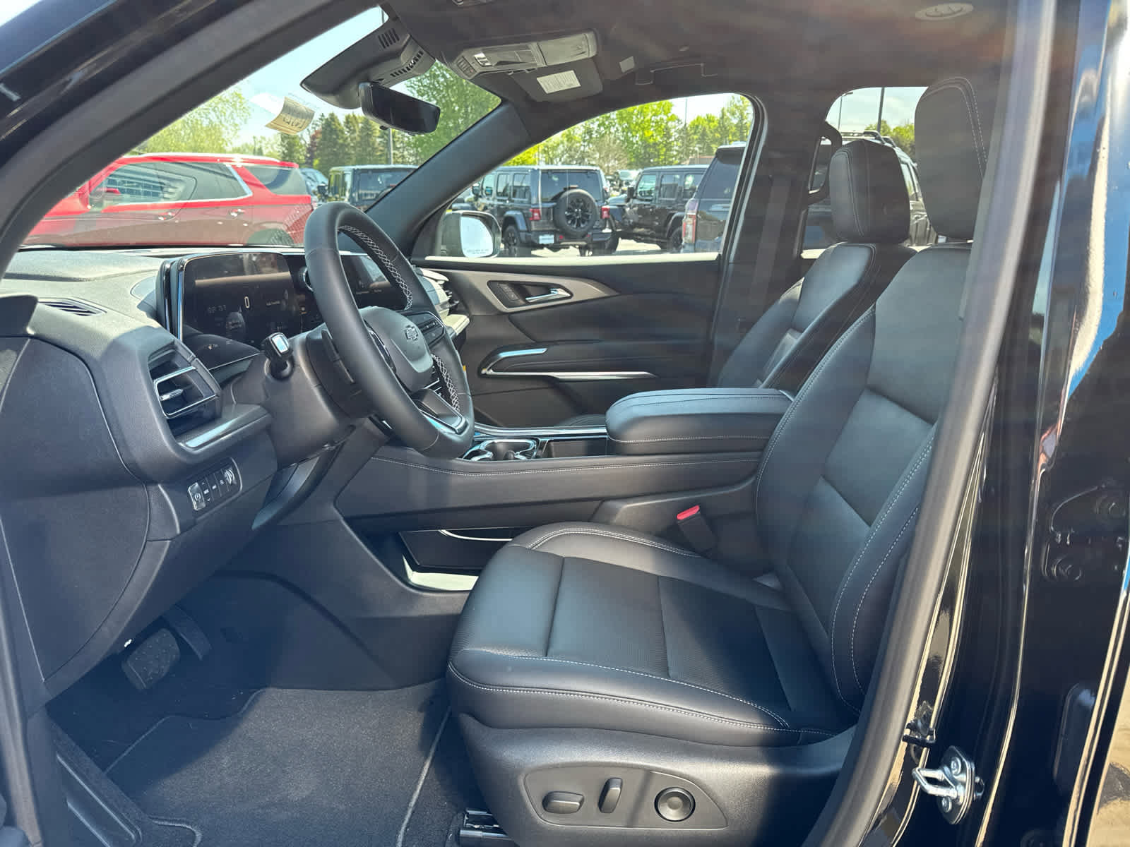 New 2026 Chevrolet Traverse LT w/ Midnight/Sport Edition AWD/4WD image 20