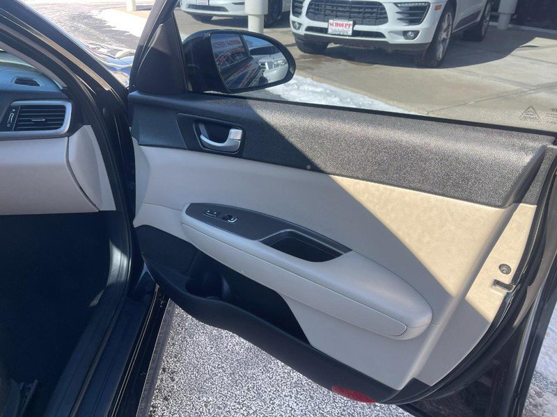 Used 2016 Kia Optima LX w/ Technology Package image 8