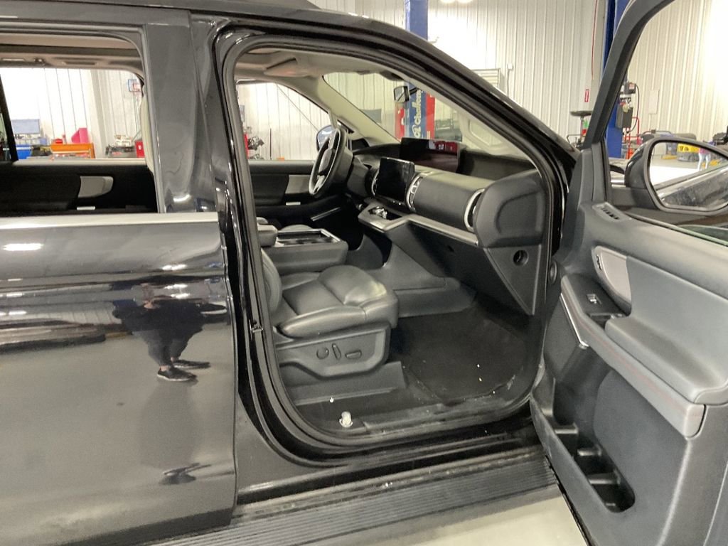 Used 2025 Ford Expedition Max Active image 10