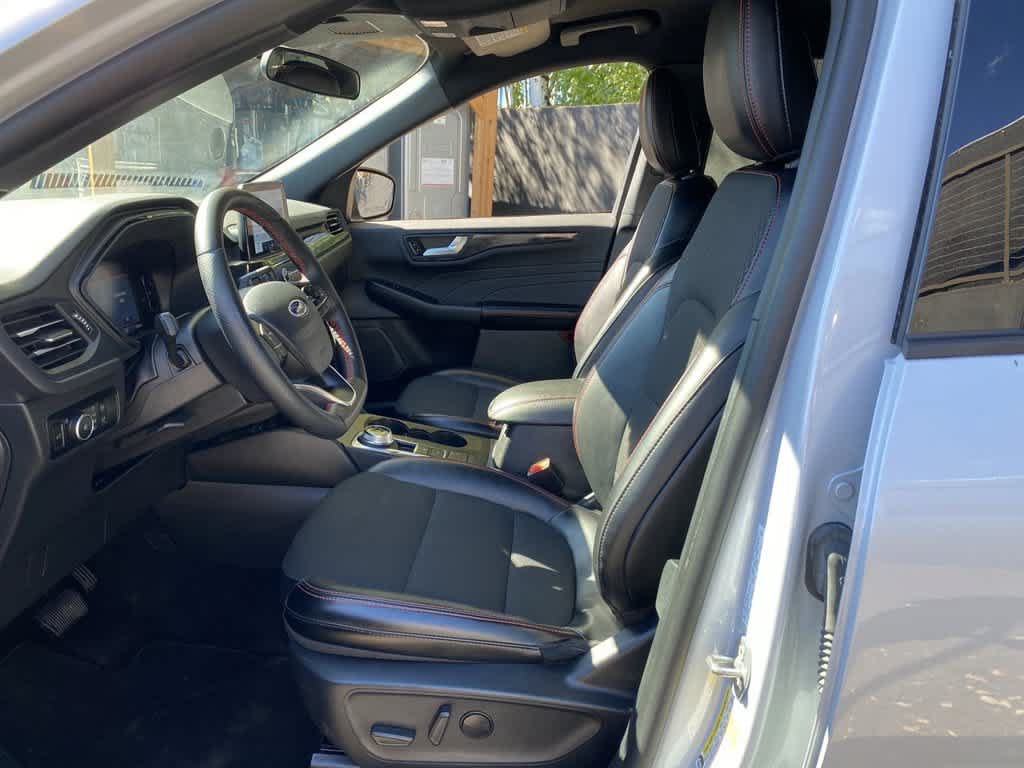 Used 2025 Ford Escape ST-Line Select AWD/4WD image 12