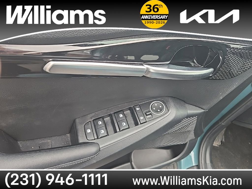 Used 2025 Kia Seltos EX w/ EX Sunroof Package image 11