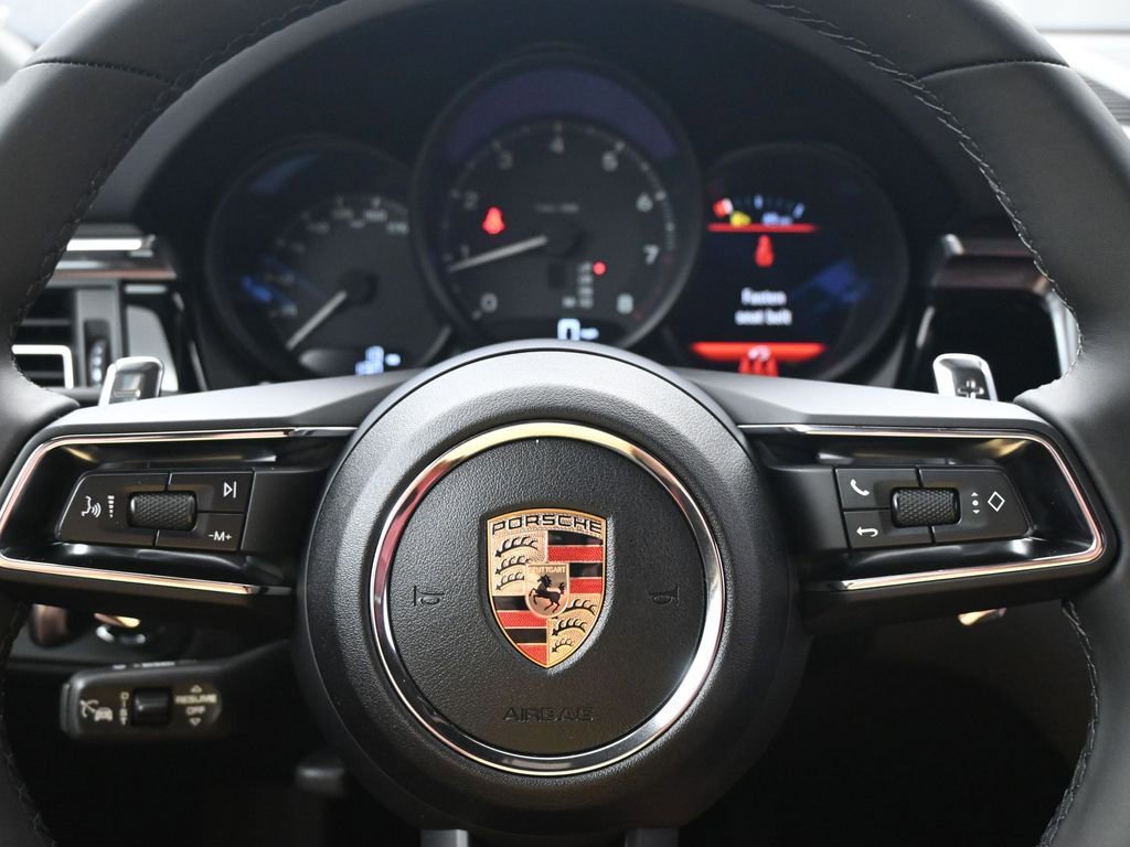 Used 2025 Porsche Macan image 20
