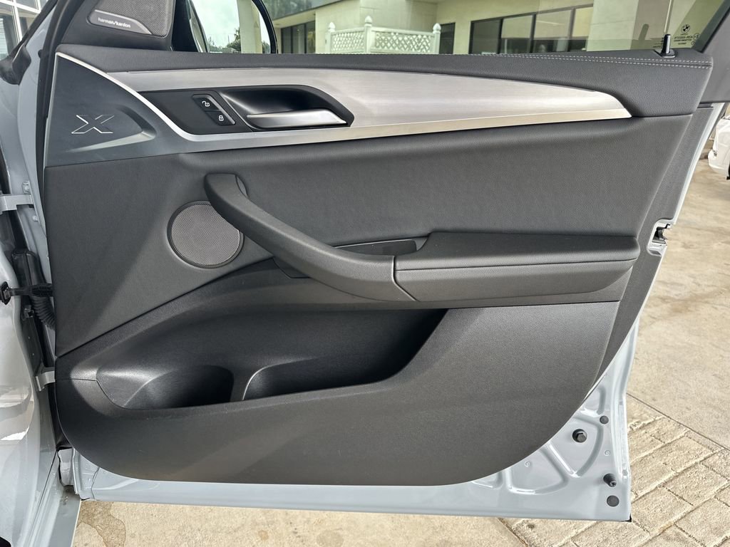 Used 2024 BMW X4 M40i w/ Premium Package image 37