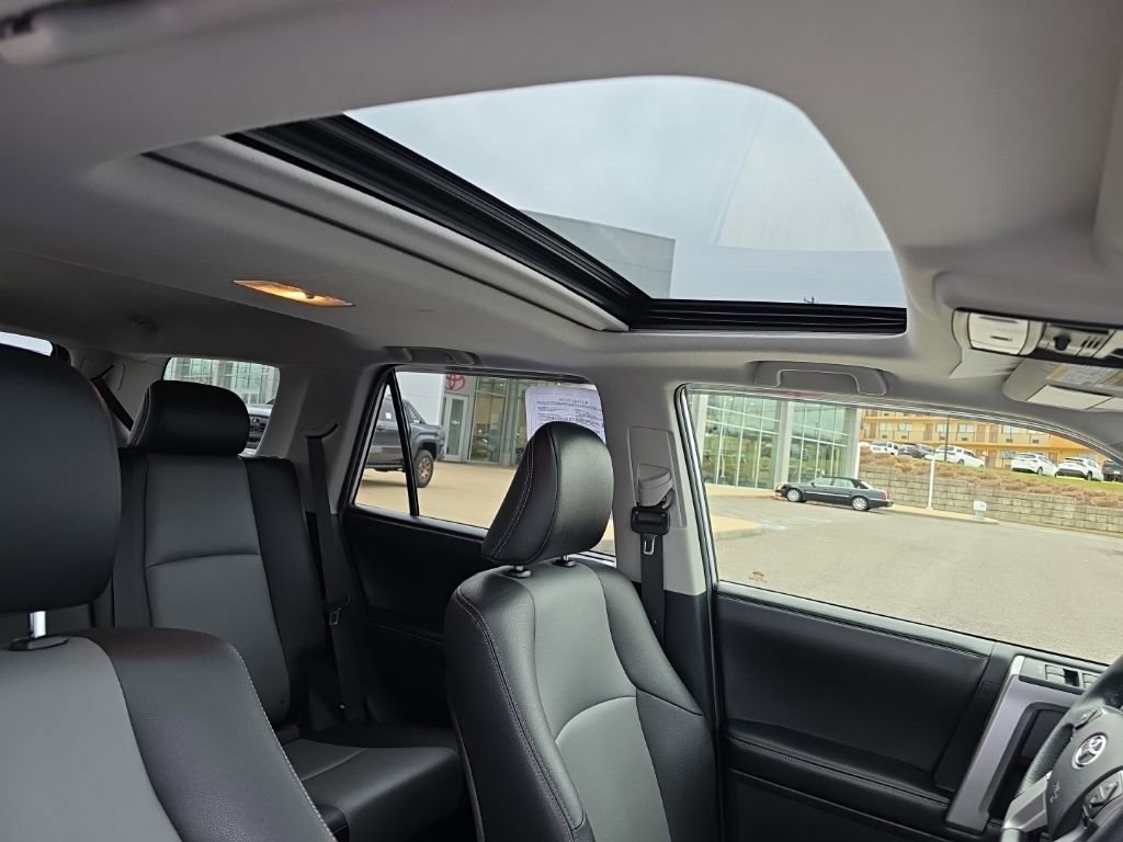 Used 2015 Toyota 4Runner SR5 Premium image 10