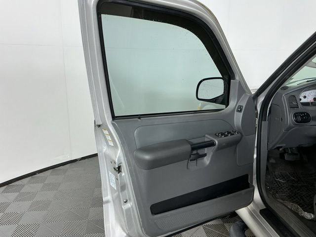 Used 2004 Ford Explorer Sport Trac XLT AWD/4WD image 10