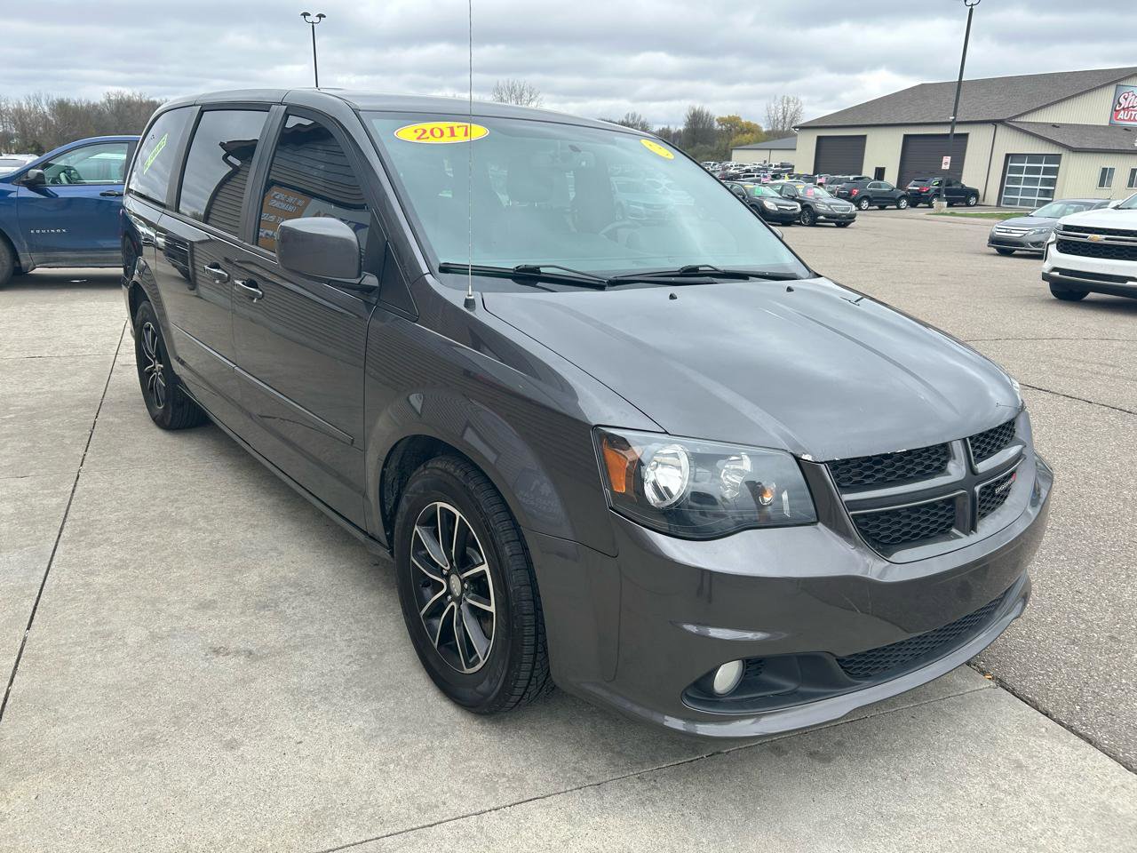 Used 2017 Dodge Grand Caravan GT FWD image 3