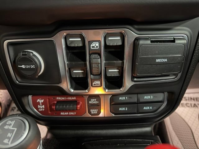Used 2025 Jeep Wrangler Unlimited Rubicon w/ Convenience Group AWD/4WD image 41