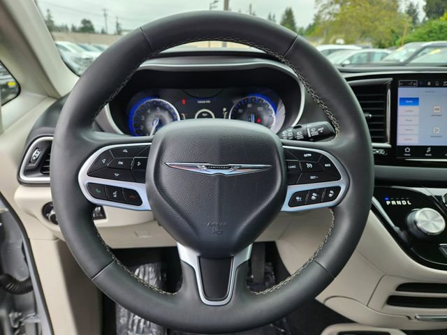 Used 2023 Chrysler Pacifica Touring-L FWD image 29