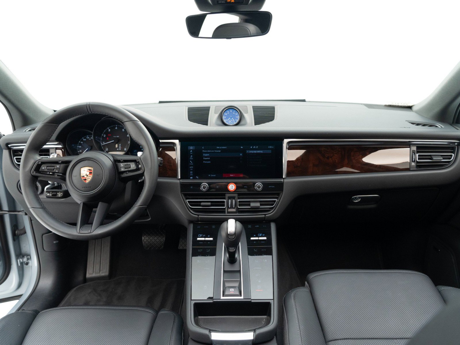 Certified 2025 Porsche Macan AWD/4WD image 29