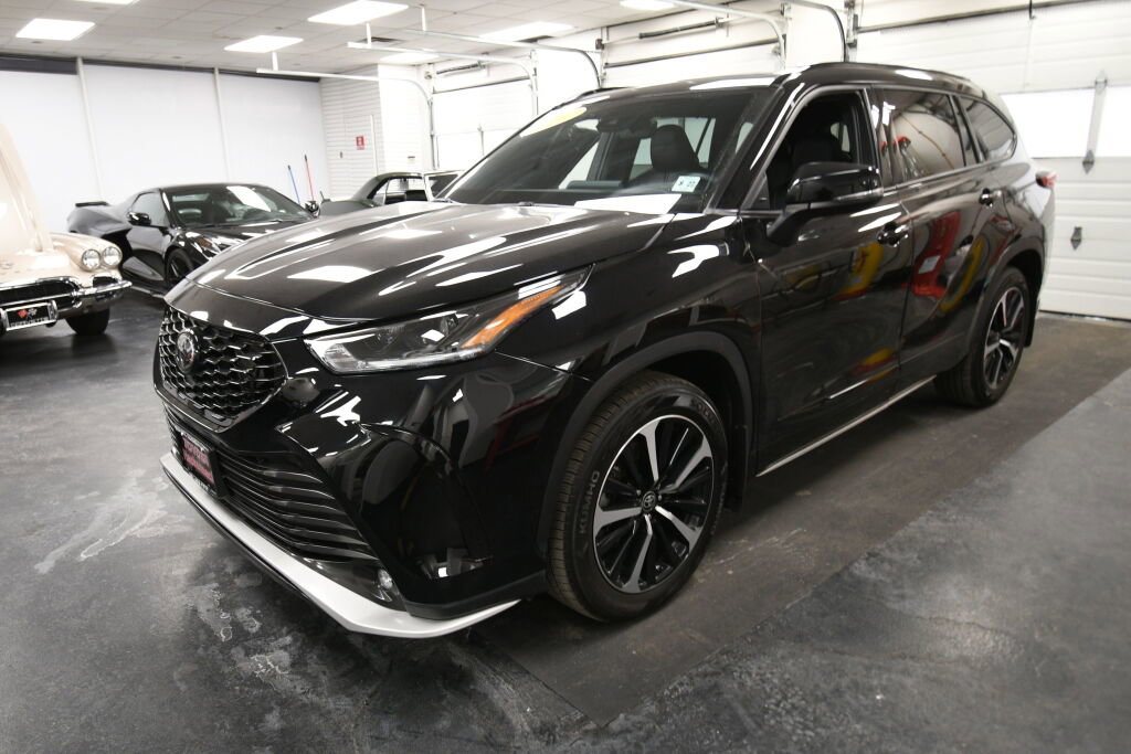 Used 2022 Toyota Highlander XSE image 3
