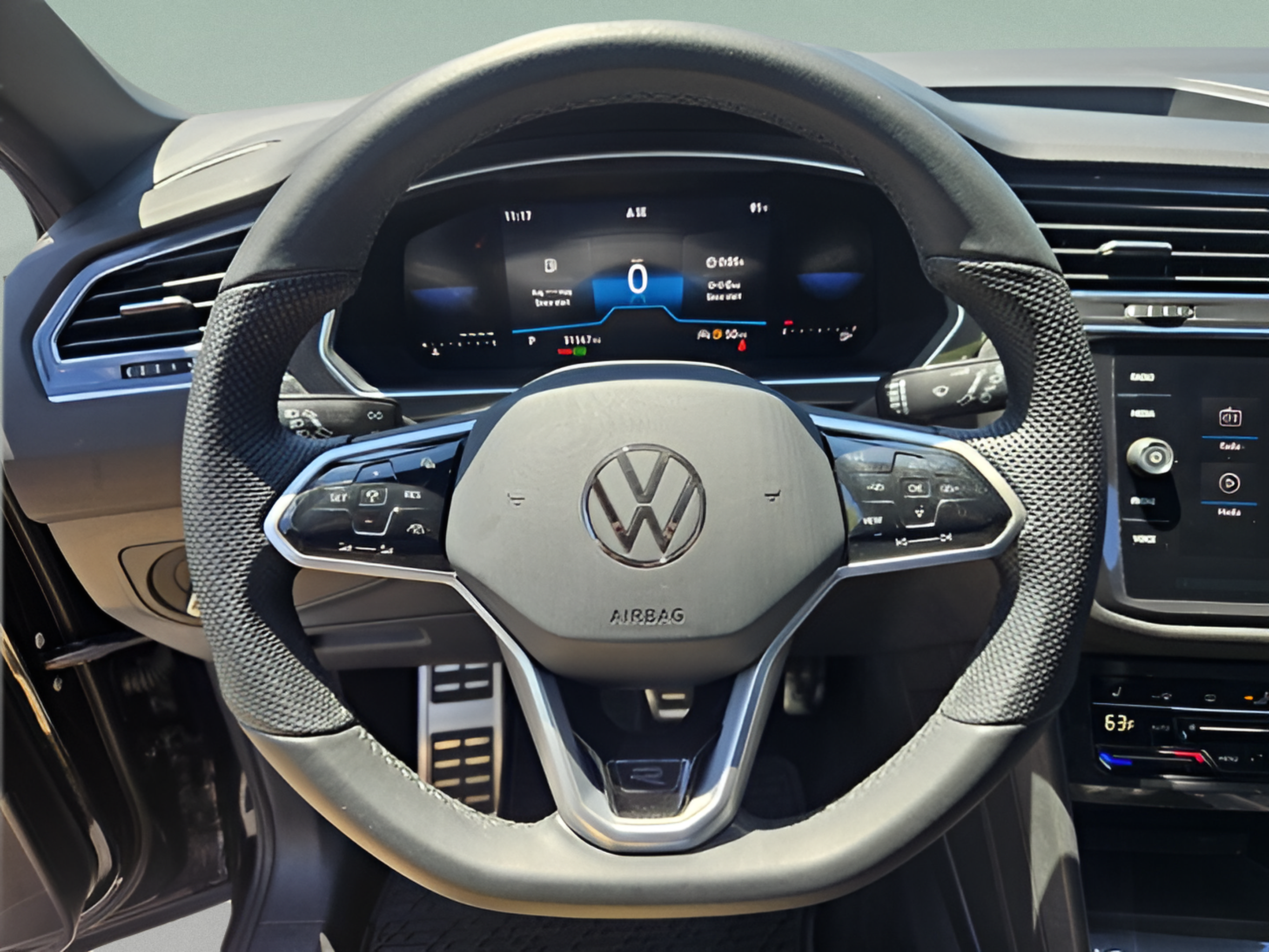 Certified 2023 Volkswagen Tiguan SE R-Line FWD image 21