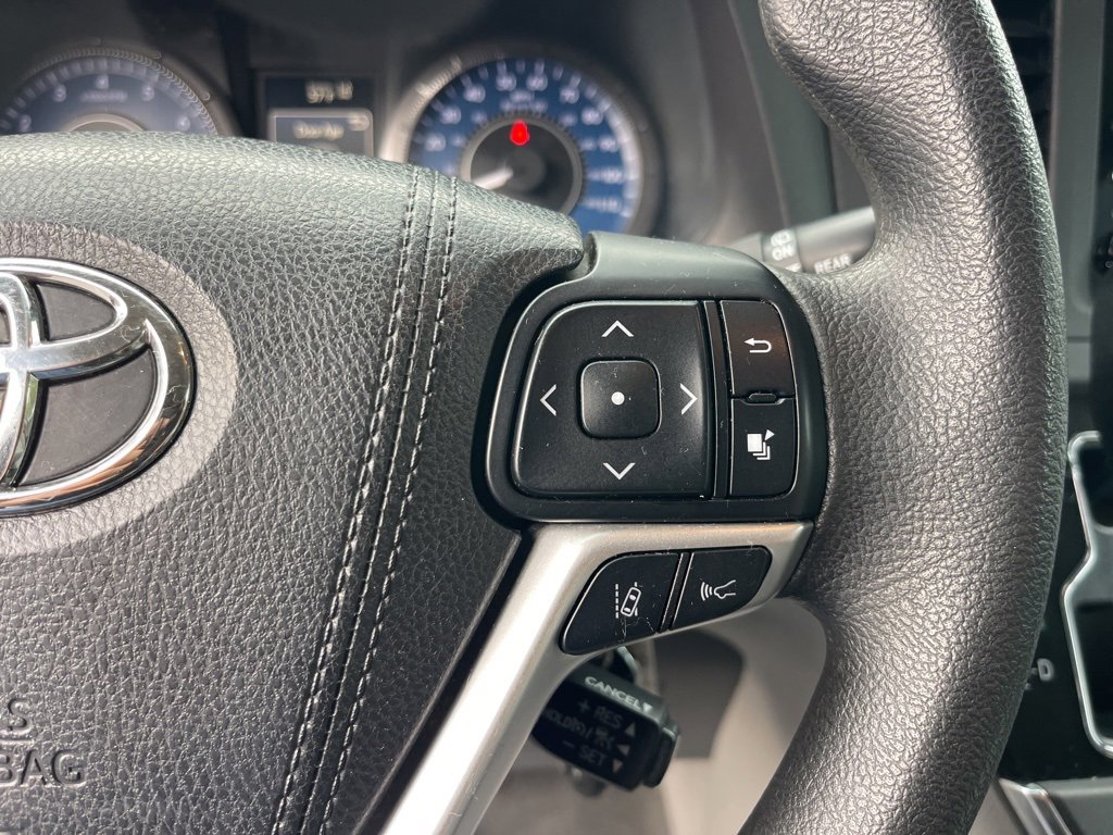 Used 2018 Toyota Sienna LE image 21