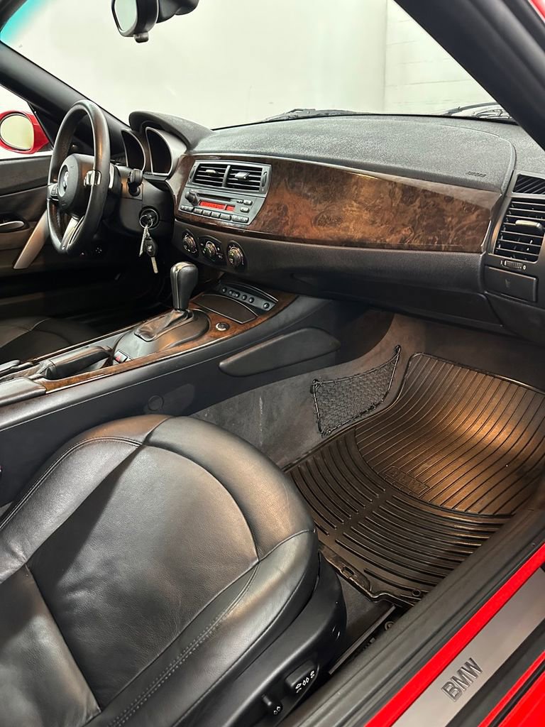 Used 2006 BMW Z4 3.0i RWD image 25