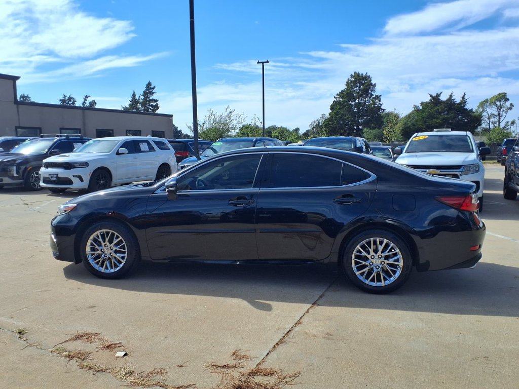 Used 2016 Lexus ES 350 w/ Luxury Package w/Wood Trim FWD image 2