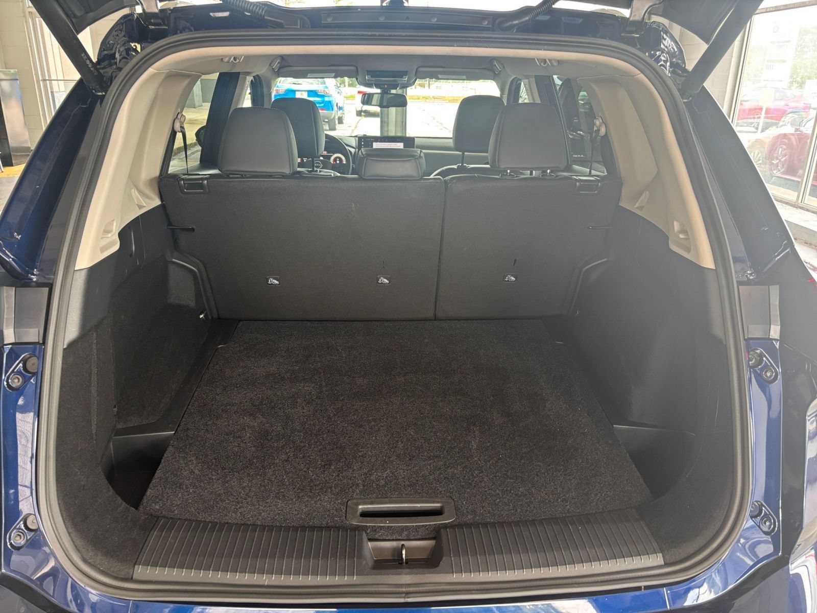 Used 2025 Kia Soul LX w/ LX Technology Package FWD image 33