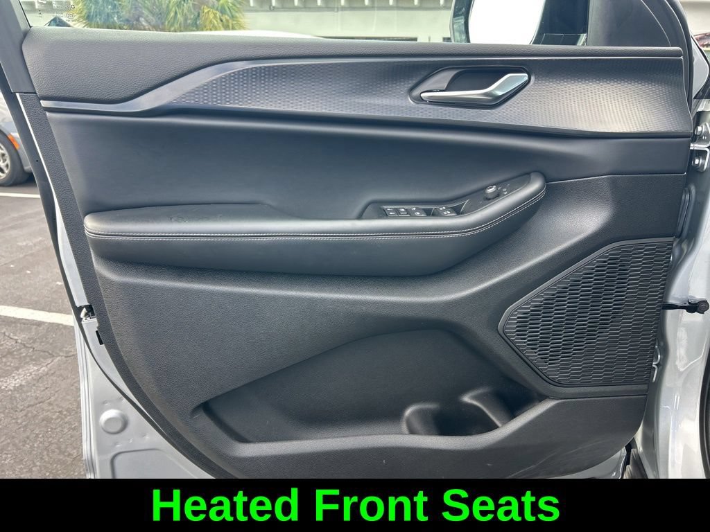 Used 2025 Jeep Grand Cherokee L Altitude RWD image 37