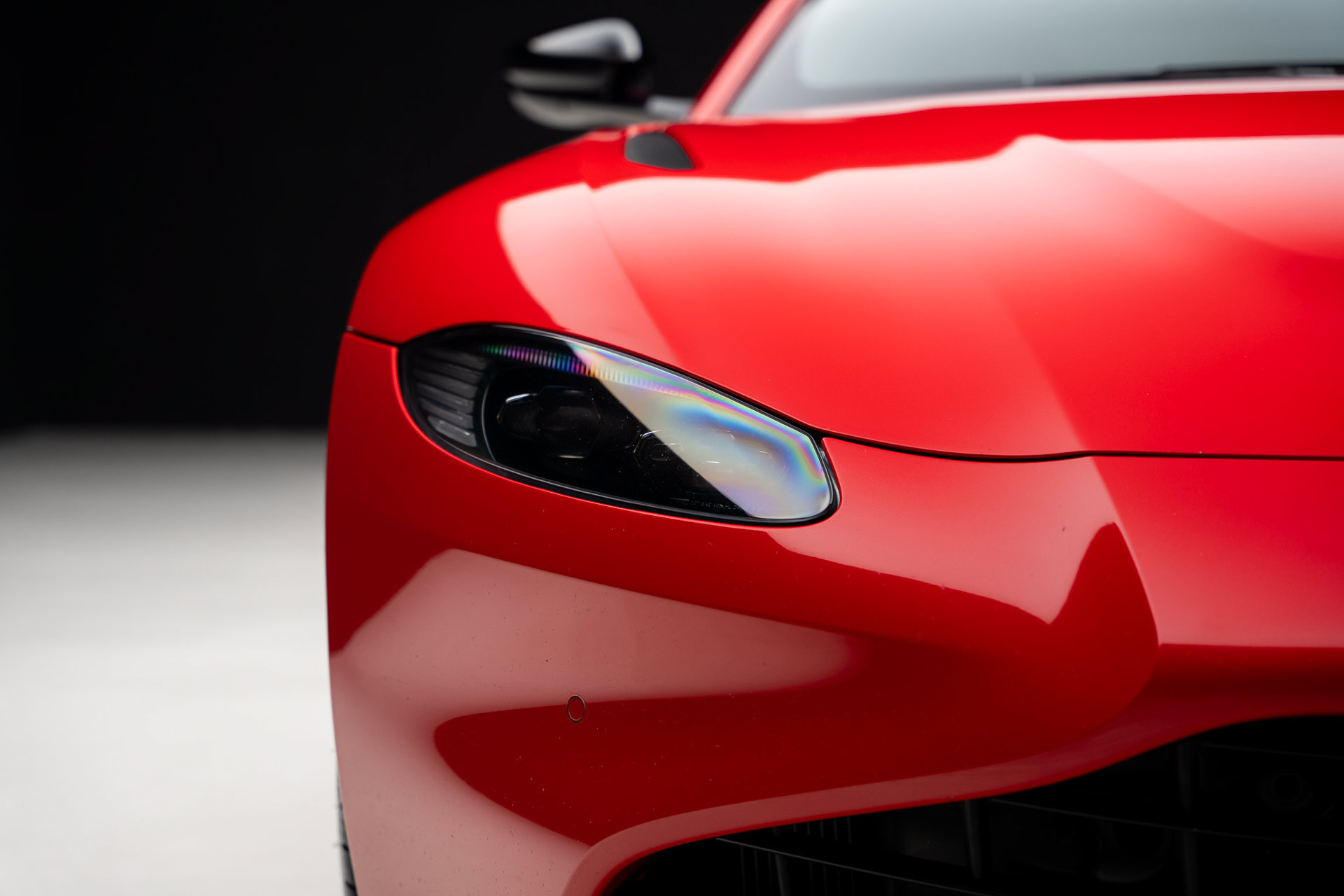 Used 2023 Aston Martin V8 Vantage Coupe RWD image 9