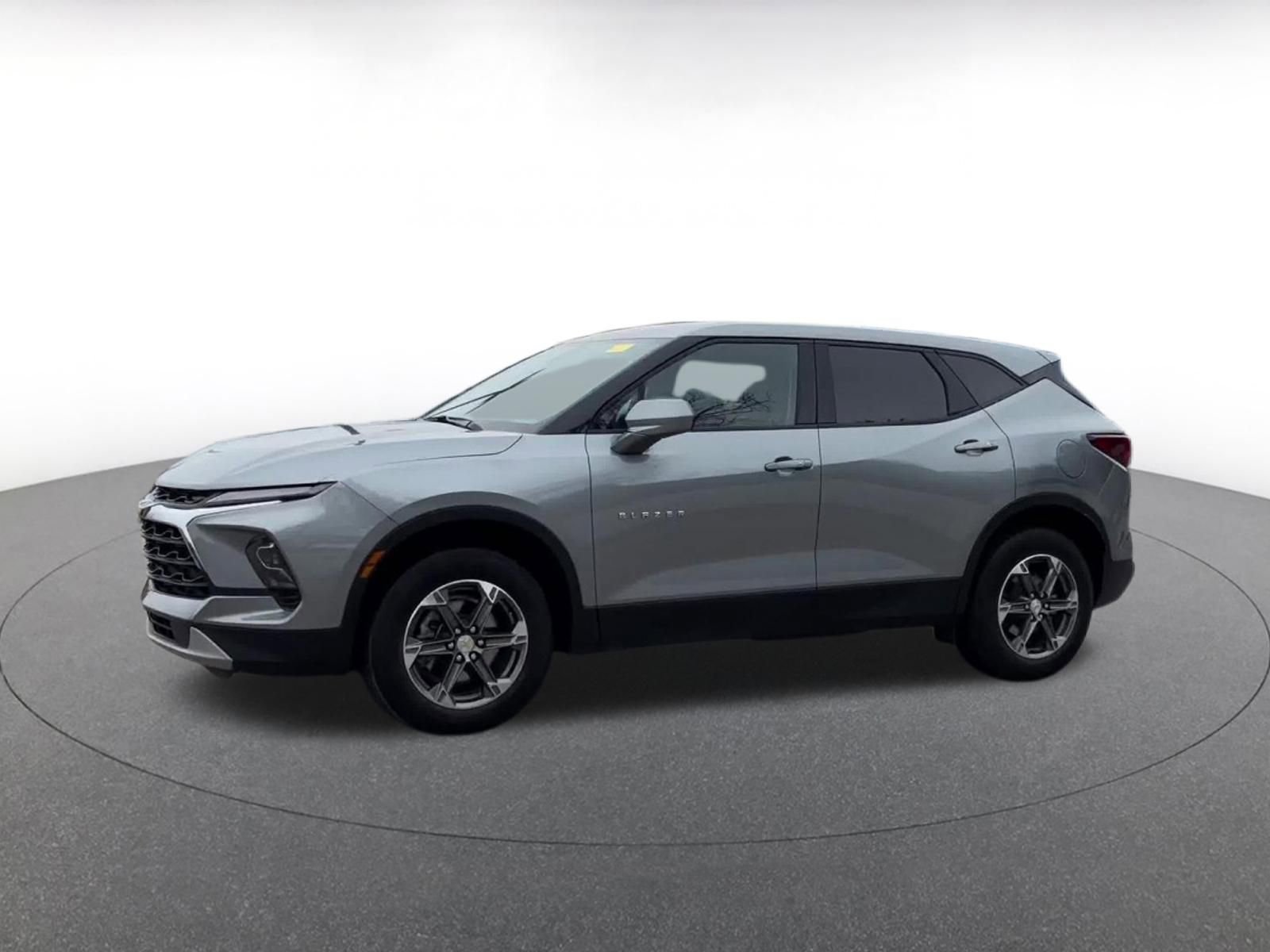 Used 2025 Chevrolet Blazer LT FWD image 8