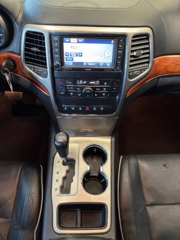Used 2013 Jeep Grand Cherokee Overland w/ Advance Technology Group RWD image 24