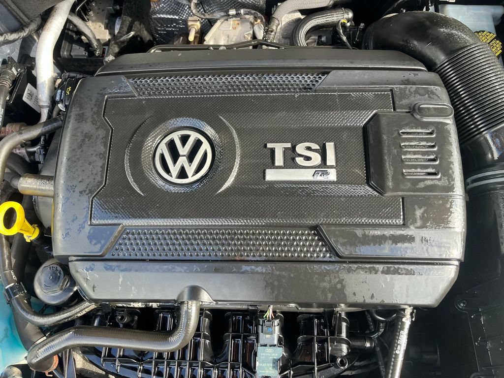 Used 2017 Volkswagen Golf R 4-Door AWD/4WD image 18