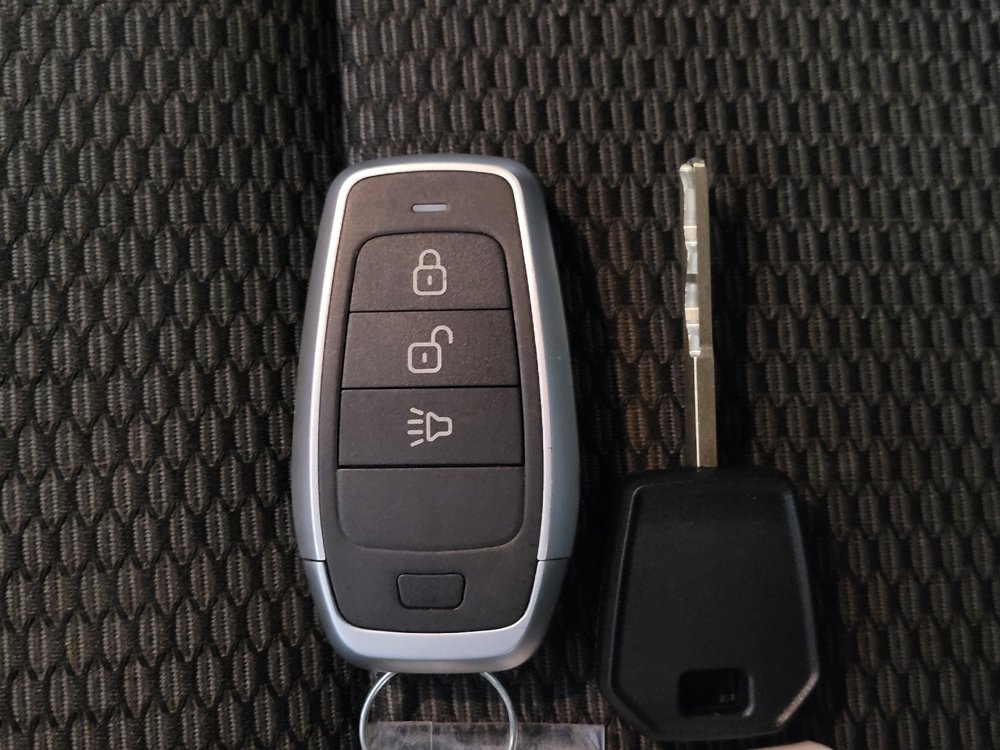 Used 2019 Ford Explorer XLT image 32