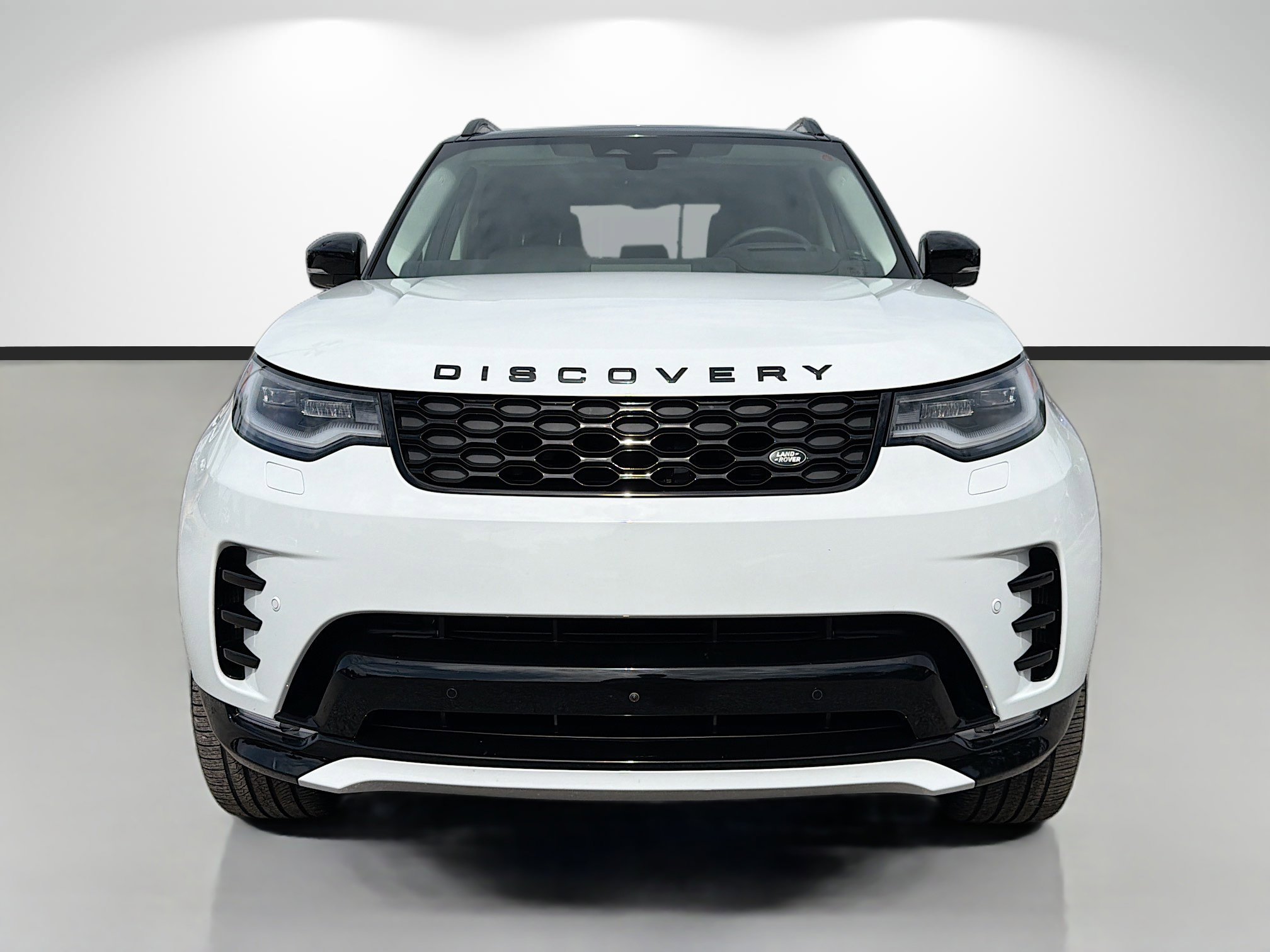 Used 2025 Land Rover Discovery Dynamic SE AWD/4WD image 8