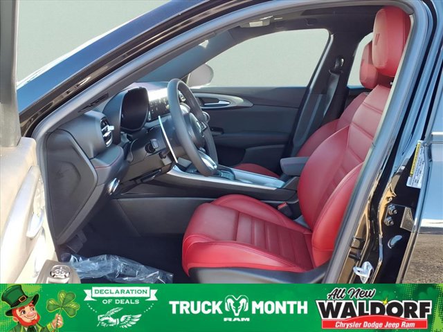 New 2024 Dodge Hornet R/T Plus w/ R/T Blacktop Package image 9