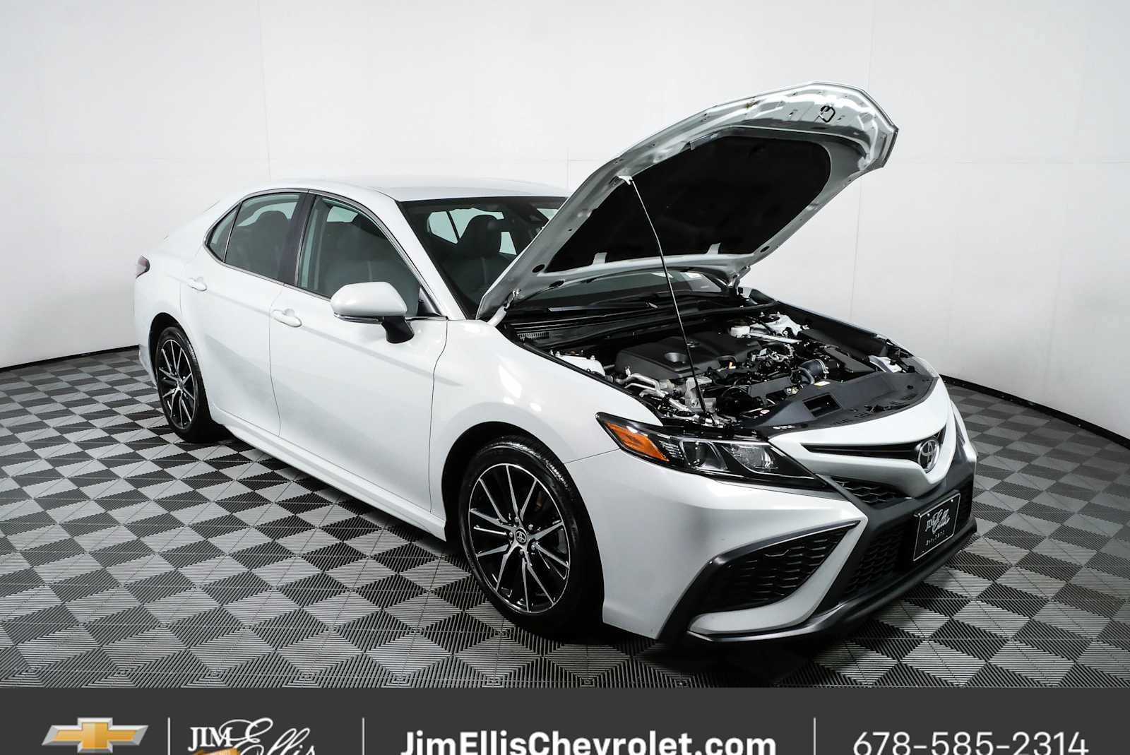 Used 2024 Toyota Camry SE FWD image 31