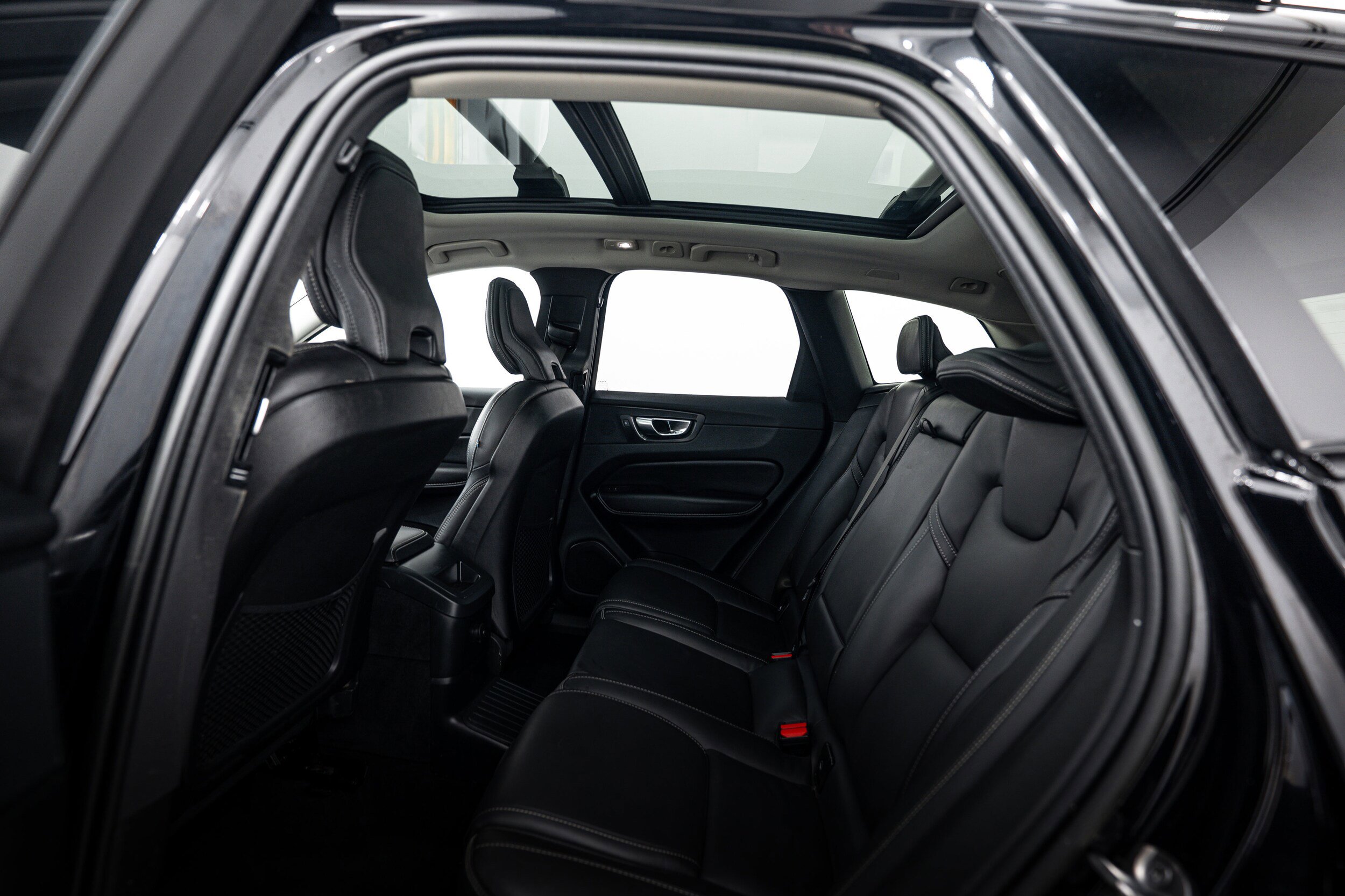 Used 2023 Volvo XC60 T8 Ultimate w/ Protection Package Premier AWD/4WD image 18