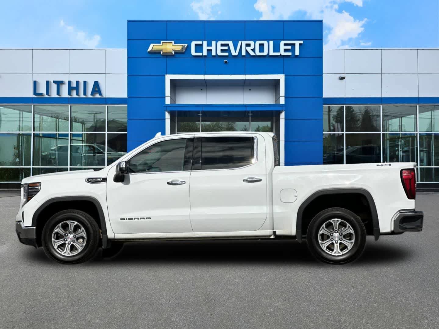 Used 2024 GMC Sierra 1500 SLT AWD/4WD image 5