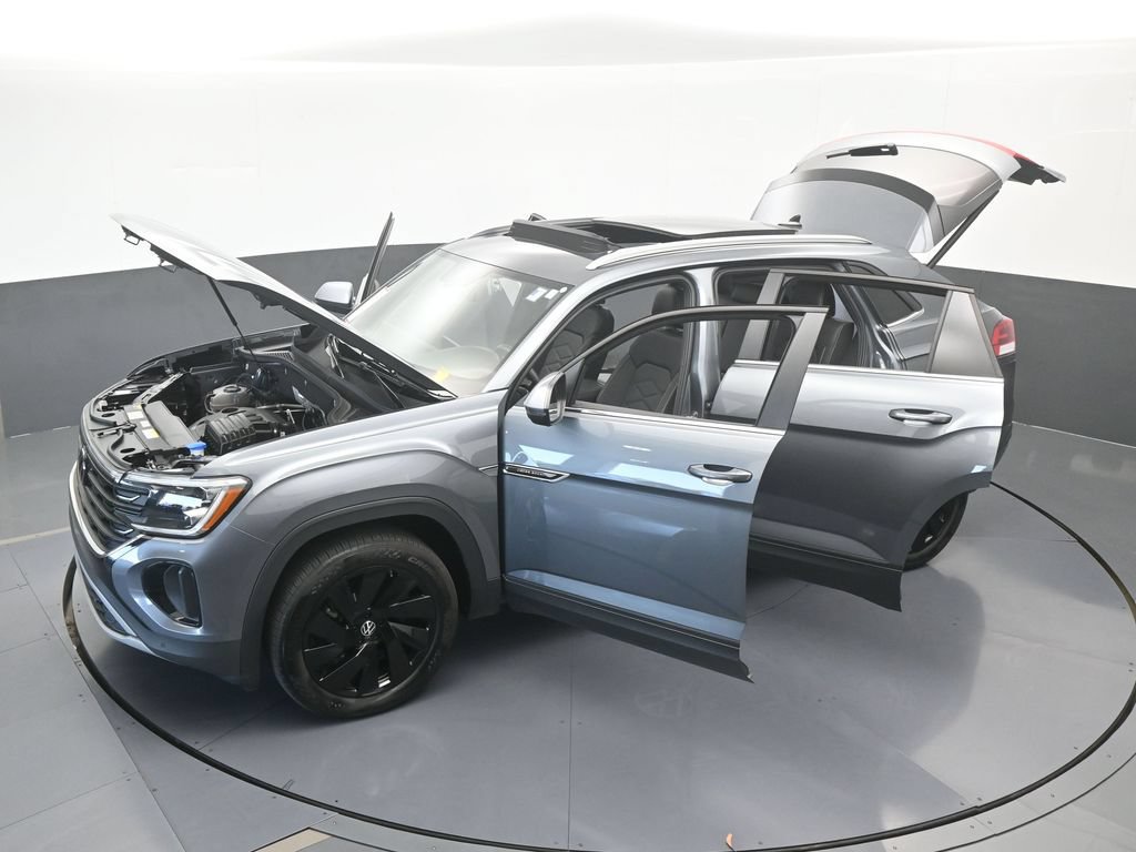 Used 2025 Volkswagen Atlas Cross Sport SE w/ Panoramic Sunroof Package FWD image 71