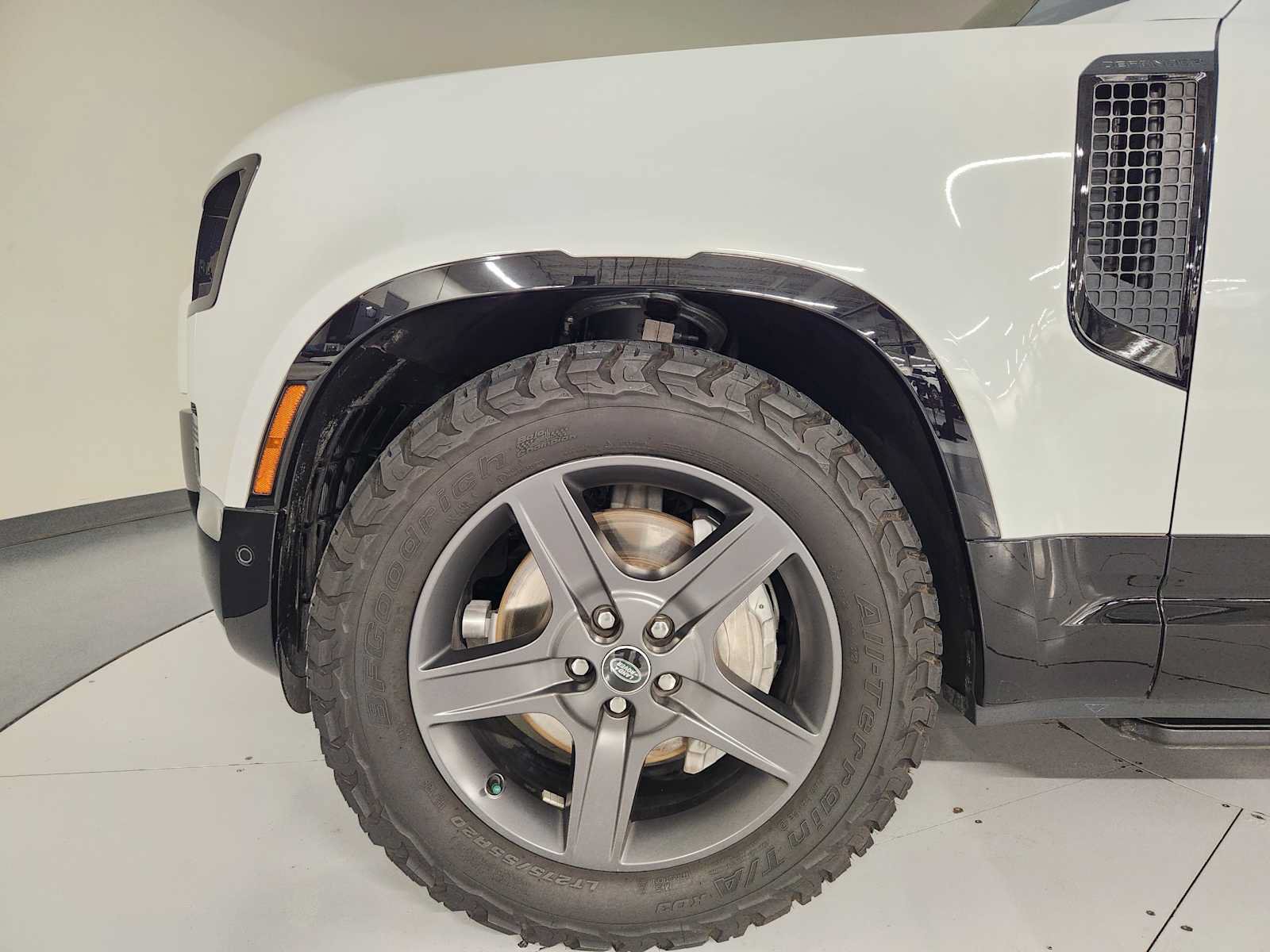 Used 2023 Land Rover Defender 130 X-Dynamic SE AWD/4WD image 11