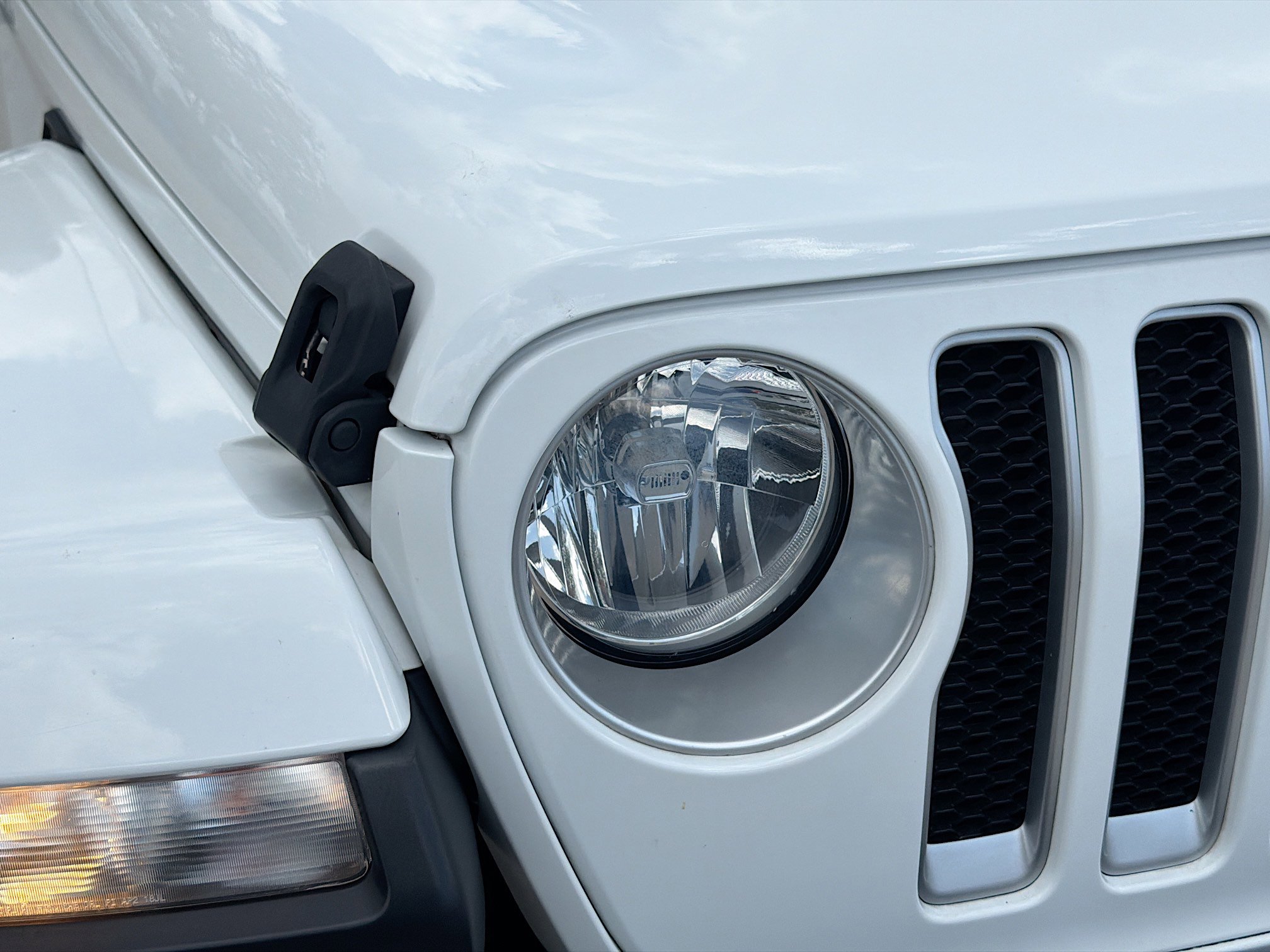 Used 2019 Jeep Wrangler Unlimited Sahara AWD/4WD image 35