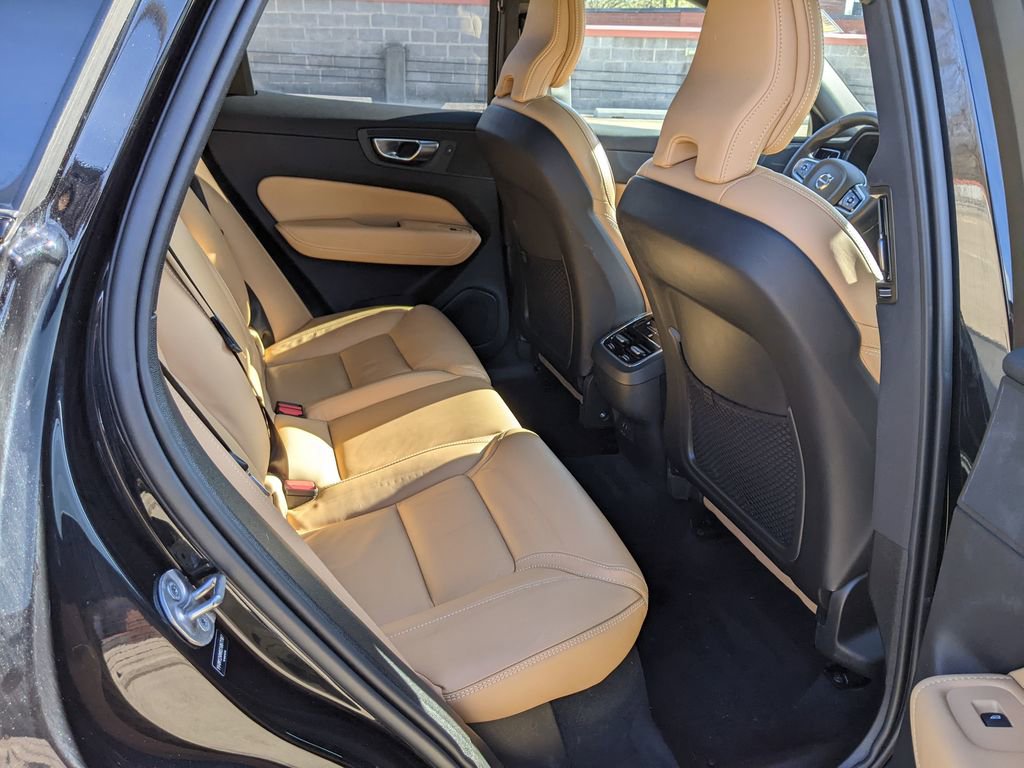 Certified 2025 Volvo XC60 B5 Ultra w/ Protection Package Premier AWD/4WD image 25