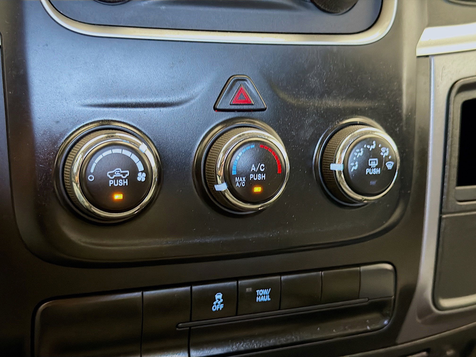 Used 2024 RAM 1500 Classic SLT AWD/4WD image 10