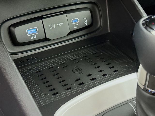 Used 2025 Hyundai Venue Limited FWD image 33