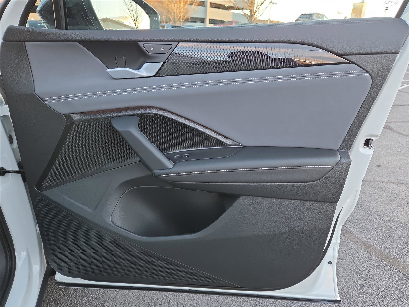 New 2026 Volkswagen Tiguan SE R-Line image 28