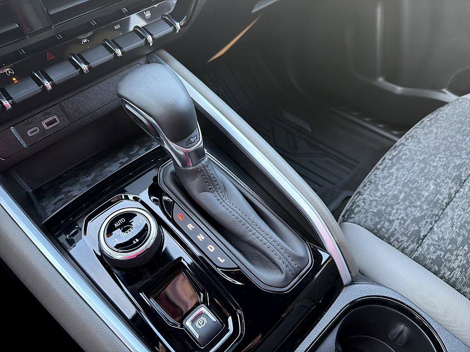 Used 2024 Chevrolet Colorado ZR2 w/ Technology Package image 18